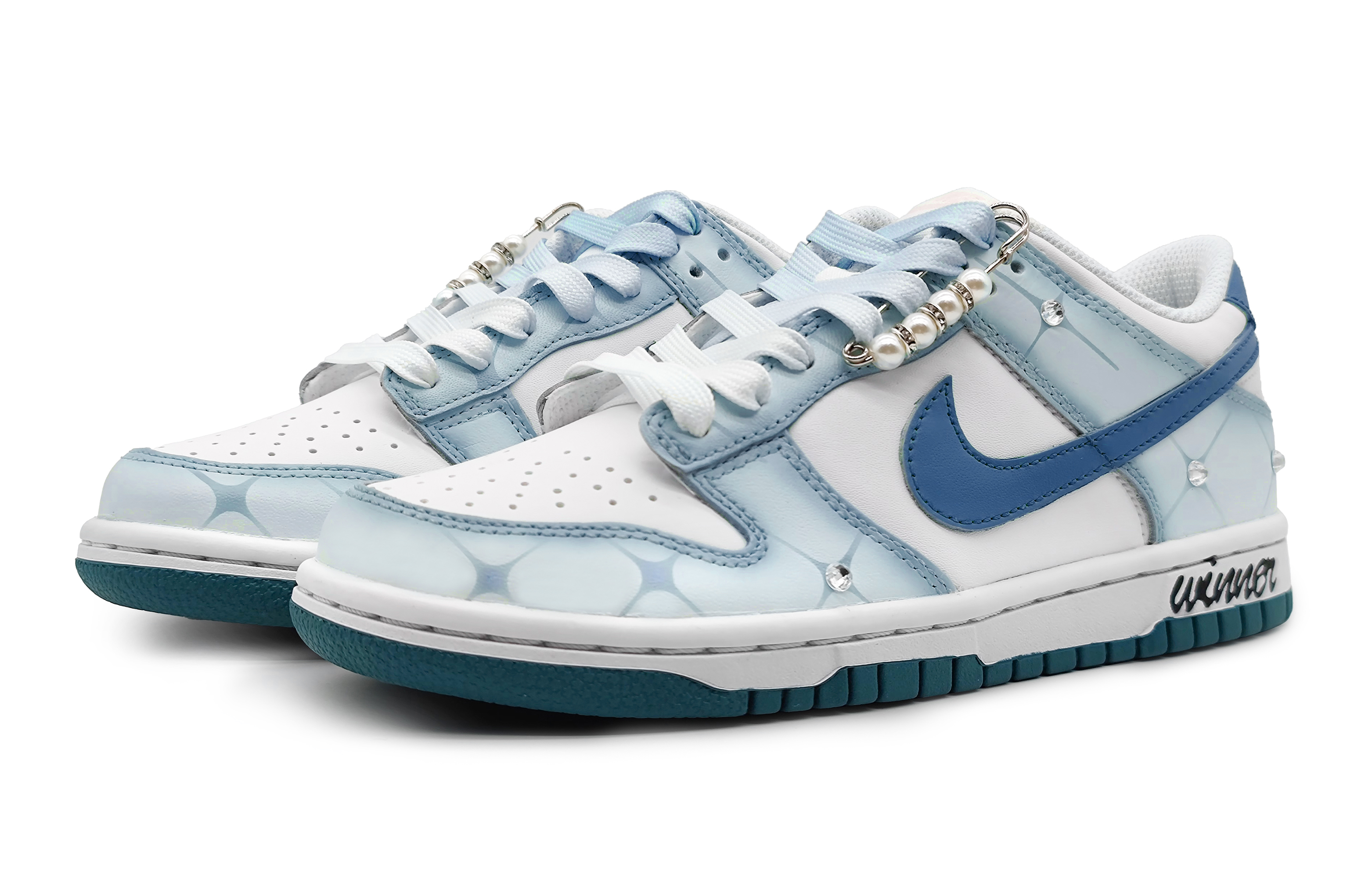 Lookbook [カスタムシューズ] ナイキ ダンク ロー「クリスタルブルーグラデーション」 FD9911-101(Team16-碧蓝星辰)