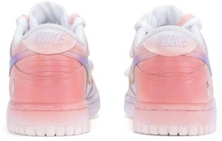 カスタム ダンク ロー "レインボー手描き" (Kasutamu Danku Rō "Reinbō Tegaki") DH9765-100(TeamR-女款彩虹白粉SBOX) Shop カスタム ダンク ロー "レインボー手描き" (Kasutamu Danku Rō "Reinbō Tegaki") DH9765-100(TeamR-女款彩虹白粉SBOX)