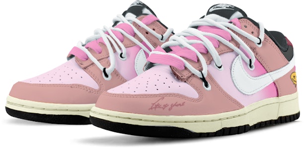 나이키 덩크 로우 '핑크 만화 감성' (커스텀) CW1590-100(TeamK-豆沙霓虹S-BOX) Lookbook 나이키 덩크 로우 '핑크 만화 감성' (커스텀) CW1590-100(TeamK-豆沙霓虹S-BOX)