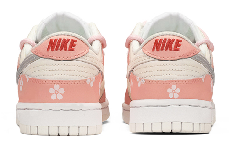 Shop 나이키 덩크 로우 '벚꽃 해체' (커스텀) DH9765-100(TeamE-女款解构风樱花浅粉)
