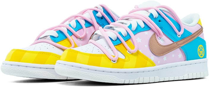 【客製化球鞋】Nike Dunk Low 解構 繫帶 美少女 星星 條紋 復古休閒 低幫 板鞋 GS 黃藍粉色 Lookbook 【客製化球鞋】Nike Dunk Low 解構 繫帶 美少女 星星 條紋 復古休閒 低幫 板鞋 GS 黃藍粉色