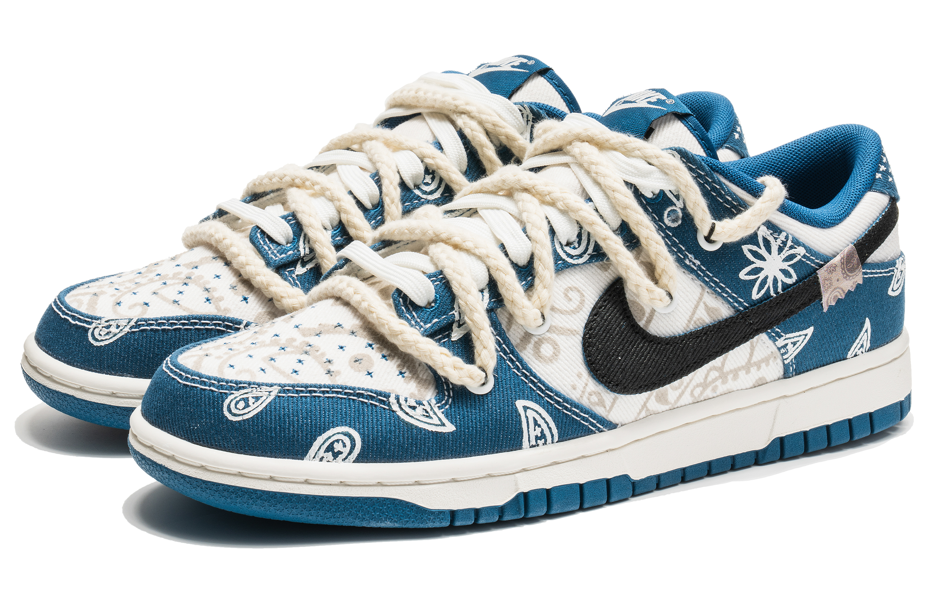 Shop 나이키 덩크 로우 '데님 페이즐리 화이트 블루' (커스텀) DV0834-101(TeamB-满印牛仔腰果花S-BOX)
