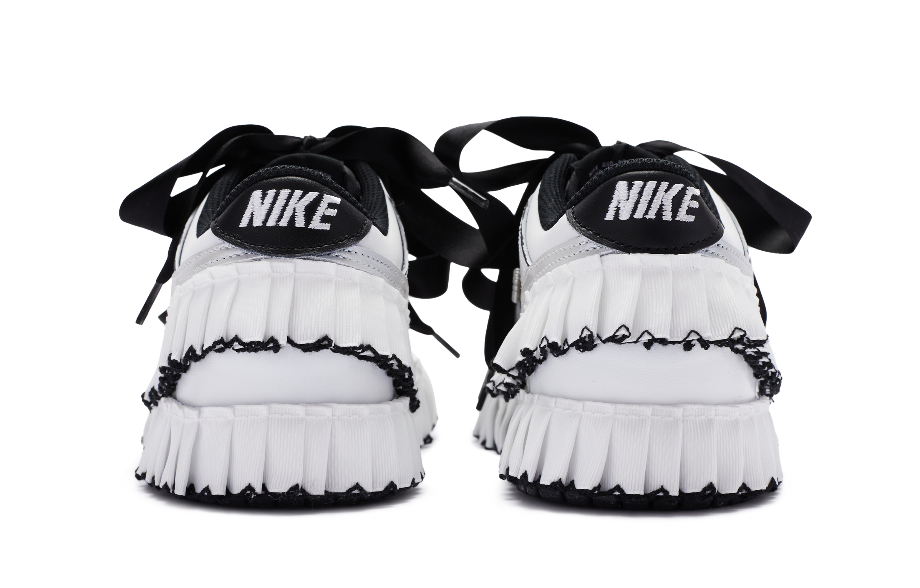 Shop [Kasut Custom] Nike Dunk Low 'Elegant Dancer Putih Hitam Perak' CW1590-100(TeamR-女款优雅舞者)