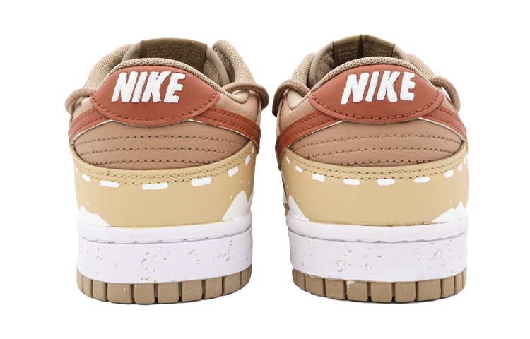 Shop 나이키 덩크 로우 '진저브레드 디컨스트럭티드' DJ6188-200(Team37-男款姜饼人)