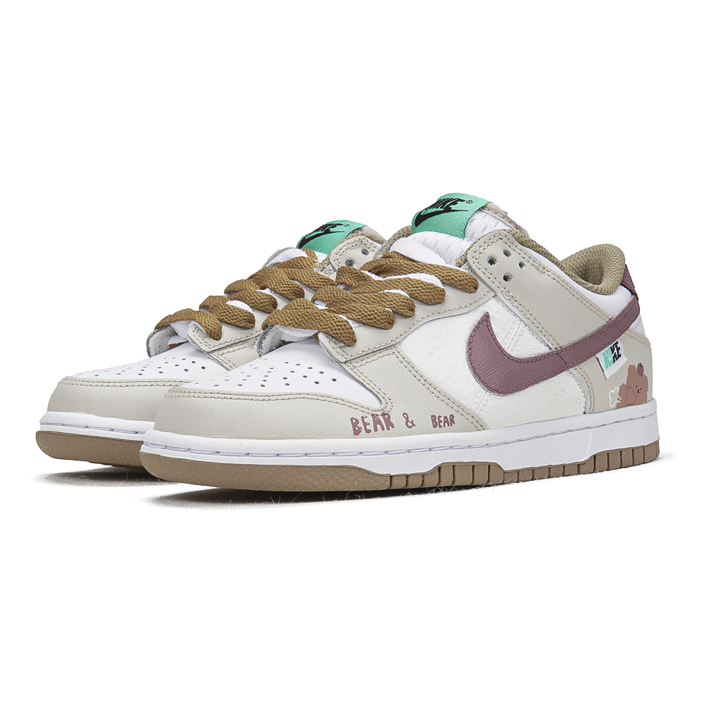 Shop [定制鞋款] Nike Dunk Low "女孩系列小熊" DX6063-131(Teamp-臭屁熊)