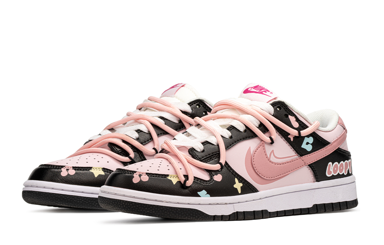 Shop [Sepatu Kustom] Nike Dunk Low 'Graffiti Hitam Pink' FB9109-401(TeamA-涂鸦音符)