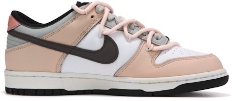 나이키 덩크 로우 '그라피티 핑크-그레이' 커스텀 CW1590-100(Team82-女款滑板街头涂鸦) Lookbook 나이키 덩크 로우 '그라피티 핑크-그레이' 커스텀 CW1590-100(Team82-女款滑板街头涂鸦)