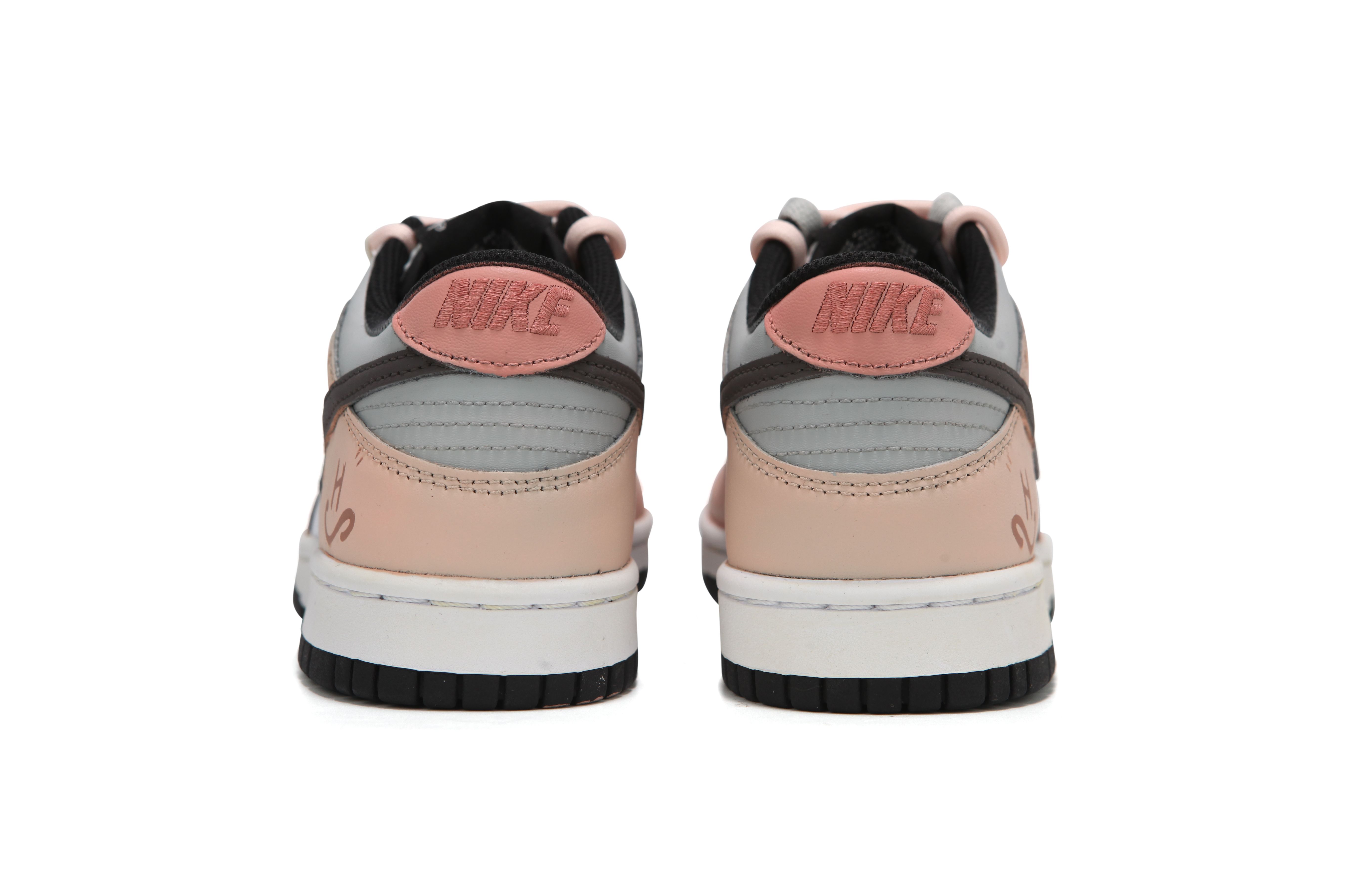 Purchase [Sepatu Custom] Nike Dunk Low 'Graffiti Merah Muda-Abu' CW1590-100(Team82-女款滑板街头涂鸦)