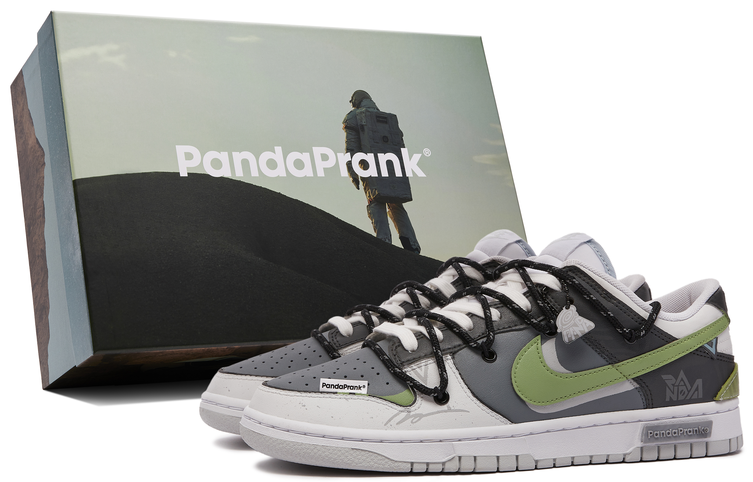 Buy 나이키 덩크 로우 '그린 스페이스 판다  prank' (shortened) or 나이키 덩크 '그린 판다 뻥' (more playful) DV0831-101-481174