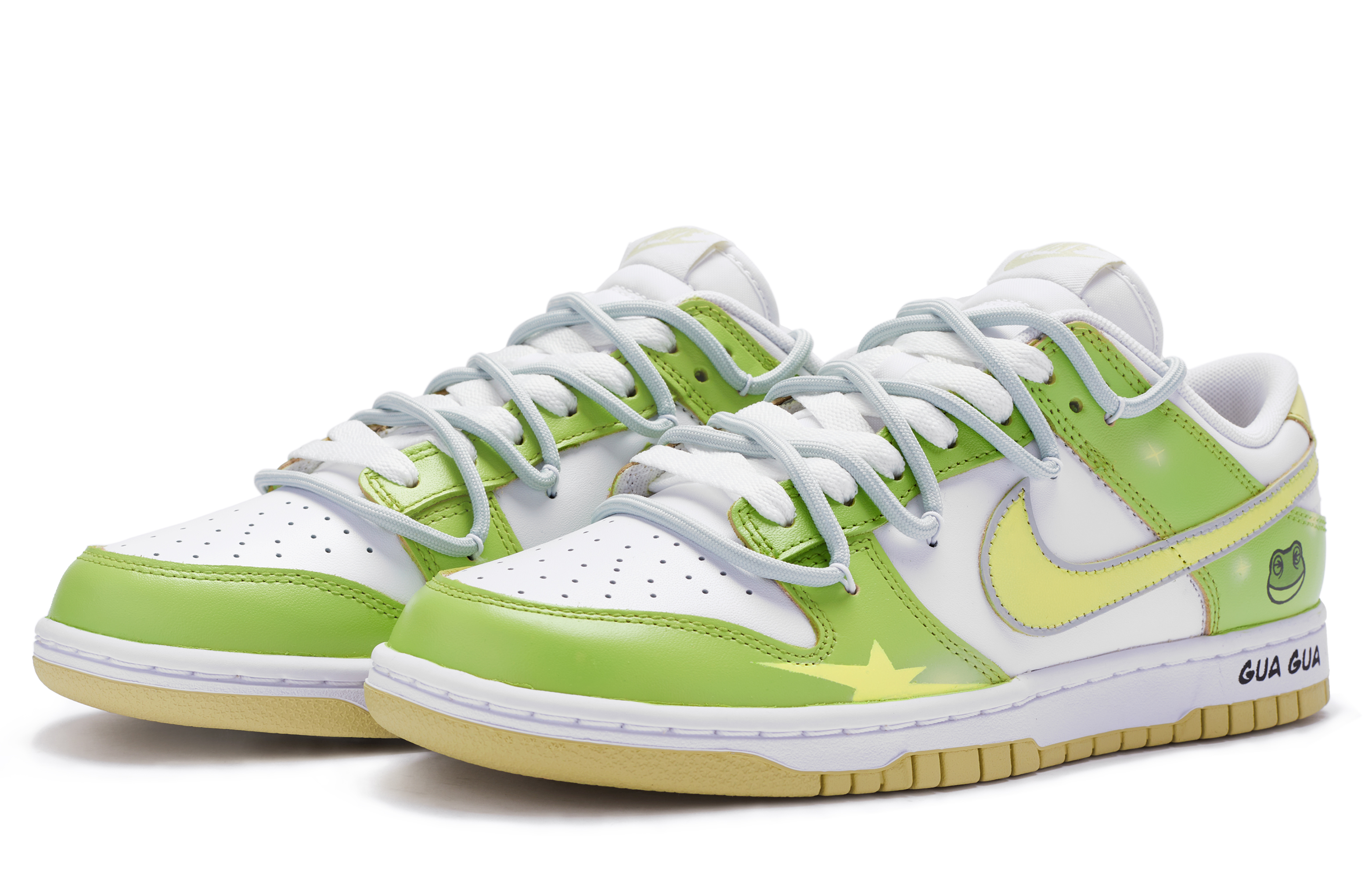 Lookbook Zapatillas Nike Dunk Low 'Verde Blanco Amarillo Tema Animación BIGNIU' DV0833-100(TeamR-男款呱呱蛙)