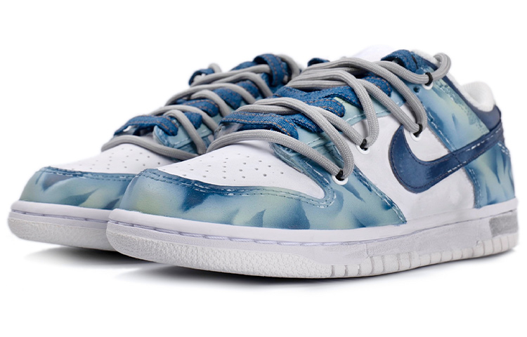 Lookbook Nike ダンク ロー "グレーフォグ デコン レトロデニム グラフィティ" DH9765-100(TeamR-女款水洗丹宁喷绘蓝白)