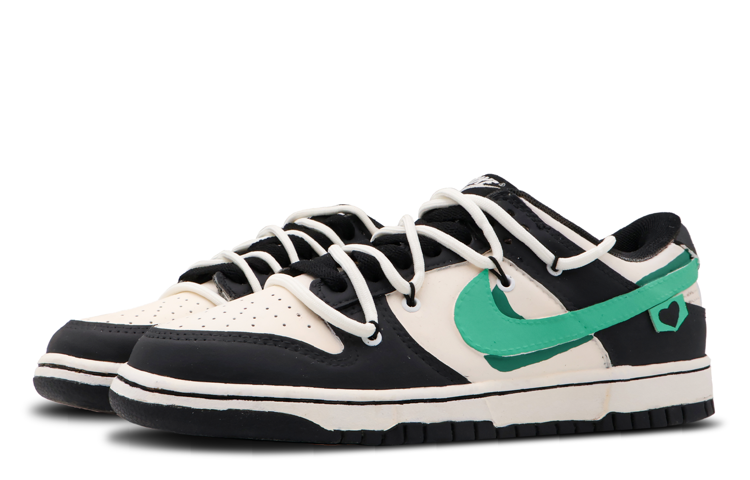 Shop 나이키 덩크 로우 '하트 알파벳 블랙-그린' (커스텀) CW1590-100(Team53-女款野果庄园)