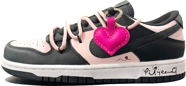 【定製球鞋】 Nike Dunk Low 愛心吊墜 解構風 雙鞋帶 手繪塗鴉 低幫 板鞋 男款 黑粉 Buy 【定製球鞋】 Nike Dunk Low 愛心吊墜 解構風 雙鞋帶 手繪塗鴉 低幫 板鞋 男款 黑粉