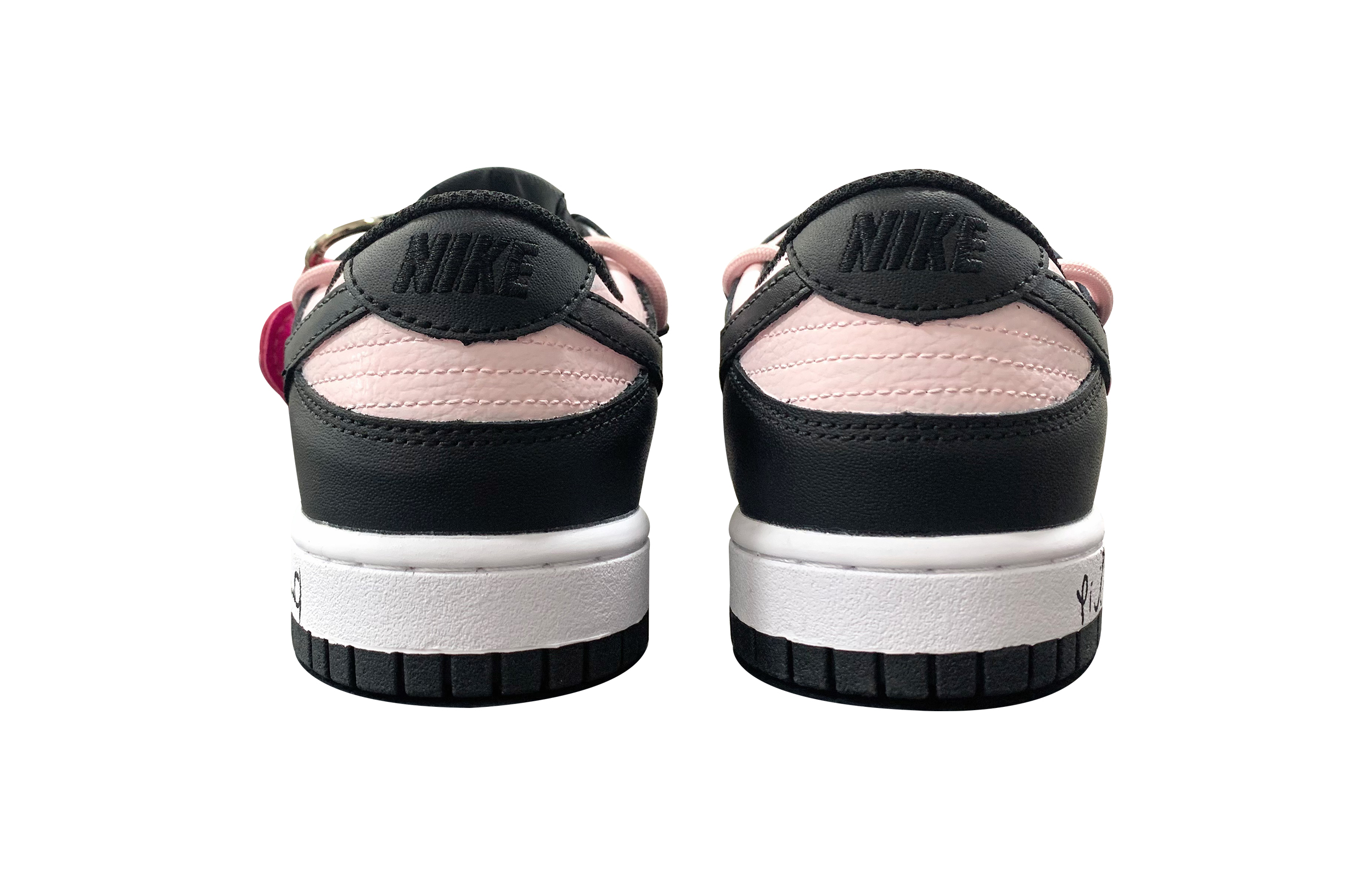 Shop 【定製球鞋】 Nike Dunk Low 愛心吊墜 解構風 雙鞋帶 手繪塗鴉 低幫 板鞋 男款 黑粉