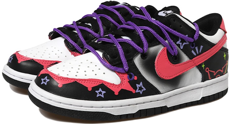 Zapatillas Nike Dunk Low 'Kuromi Negro Blanco Púrpura Rojo Graffiti' DC9560-001(Team拾玖-黑紫星星女S-BOX) Lookbook Zapatillas Nike Dunk Low 'Kuromi Negro Blanco Púrpura Rojo Graffiti' DC9560-001(Team拾玖-黑紫星星女S-BOX)