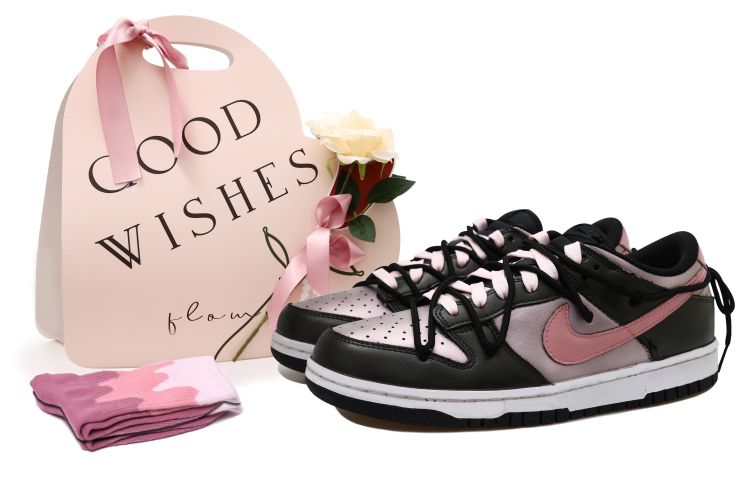 Buy 【カスタムシューズ】ナイキ ダンク ロー『レーザー イリデセント ブラック-ピンク』 CW1590-100(Team拾玖-珠光黑粉勾S-BOX）