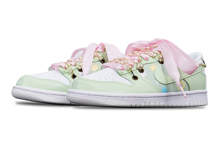 Shop [Kasur Kasut] Nike Dunk Low 'Matcha Bintang Vibe' DH9765-100(Teamone-dunk女款抹茶星星)