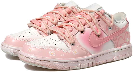 나이키 덩크 로우 '멜로디 해체 핑크-화이트' (커스텀) DH9765-100(Team拾玖-美乐蒂女S-BOX) Lookbook 나이키 덩크 로우 '멜로디 해체 핑크-화이트' (커스텀) DH9765-100(Team拾玖-美乐蒂女S-BOX)