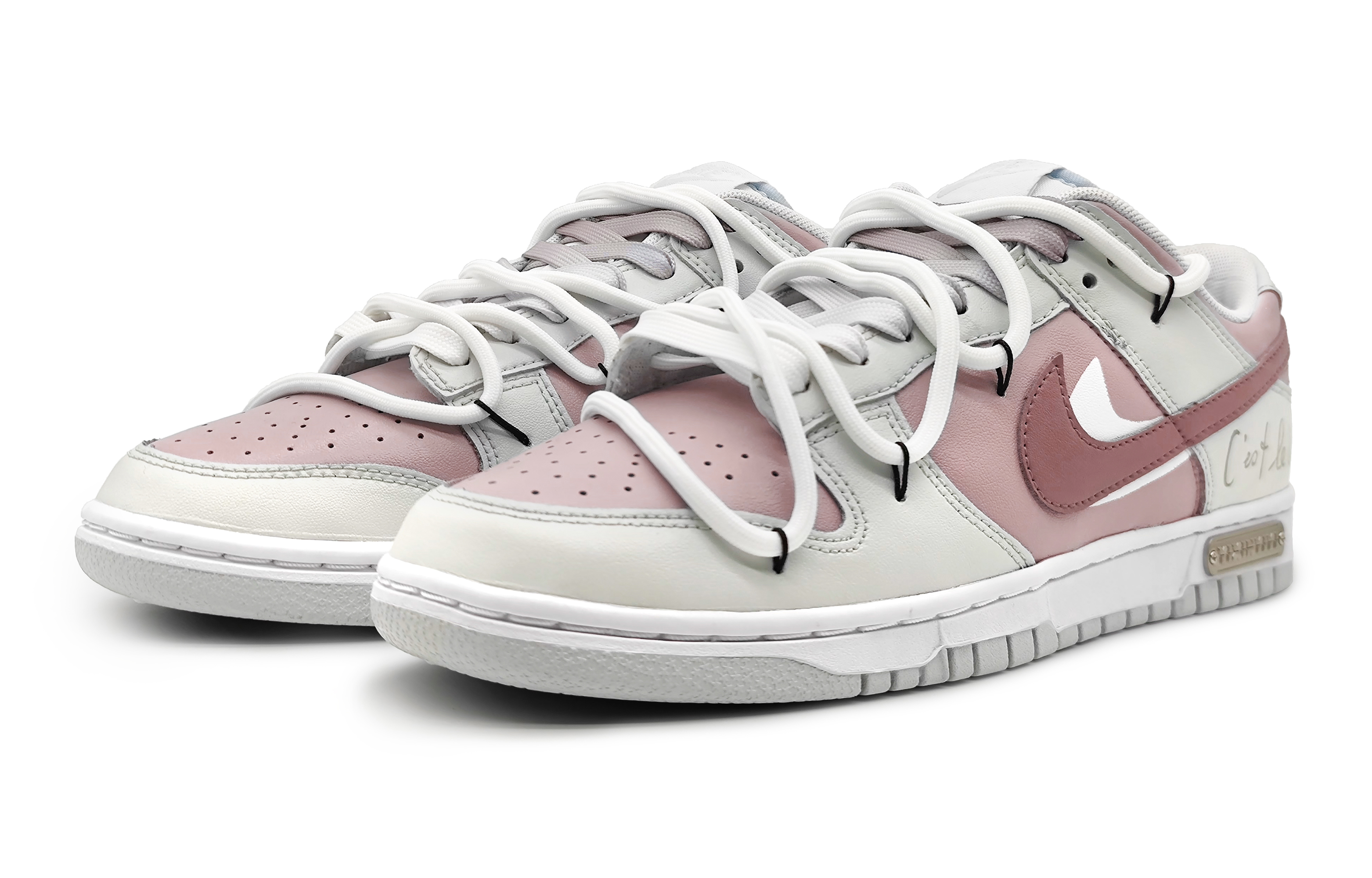 Lookbook 【訂製球鞋】Nike Dunk Low 朦朧香草 桃之佟佟 簡約小清新 雙勾 解構雙鞋帶 防滑耐磨緩震 低筒 板鞋 GS 粉灰