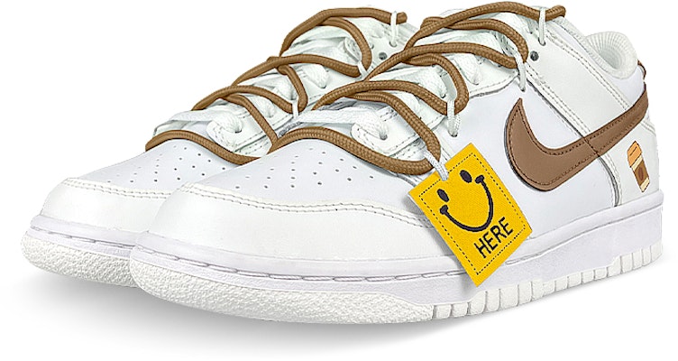 【客製球鞋】 Nike Dunk Low 禮盒 襪子 解構 雙鞋帶 笑臉布貼 摩卡咖啡 低筒 板鞋 GS 白棕 Lookbook 【客製球鞋】 Nike Dunk Low 禮盒 襪子 解構 雙鞋帶 笑臉布貼 摩卡咖啡 低筒 板鞋 GS 白棕