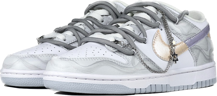 【訂製球鞋】Nike Dunk Low 'Neutral Grey 機械魔靈 凝煙 潮流經典 耐磨防滑 低筒 板鞋 GS 灰白 Lookbook 【訂製球鞋】Nike Dunk Low 'Neutral Grey 機械魔靈 凝煙 潮流經典 耐磨防滑 低筒 板鞋 GS 灰白