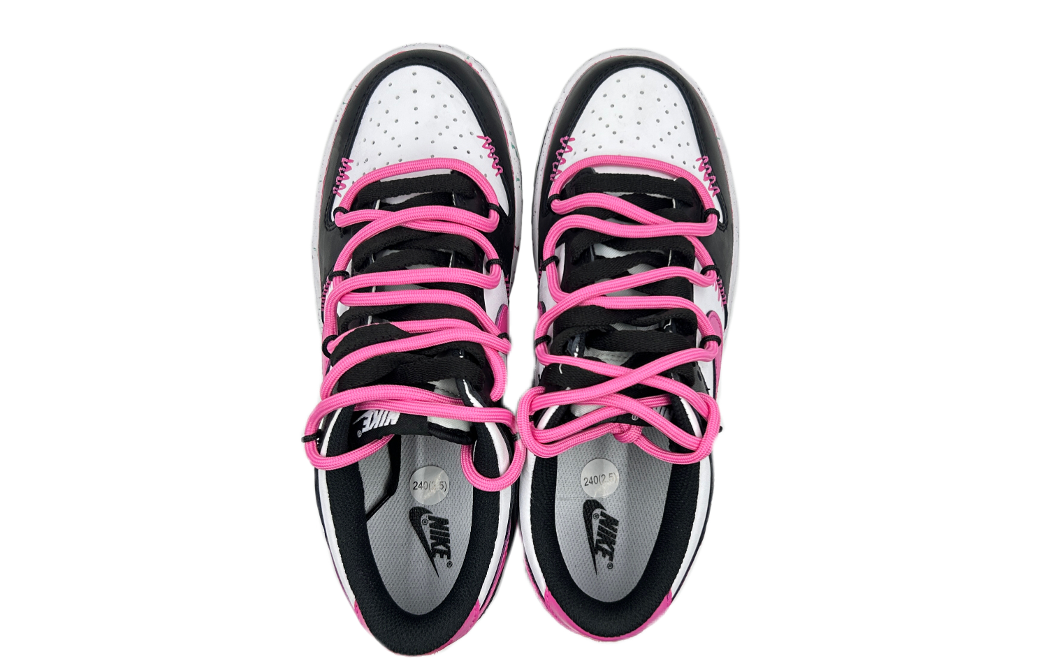 Shop [Zapatillas Personalizadas] Nike Dunk Low 'Panda Negro Graffiti' CW1590-100(TEAM64-女款粉色系列)