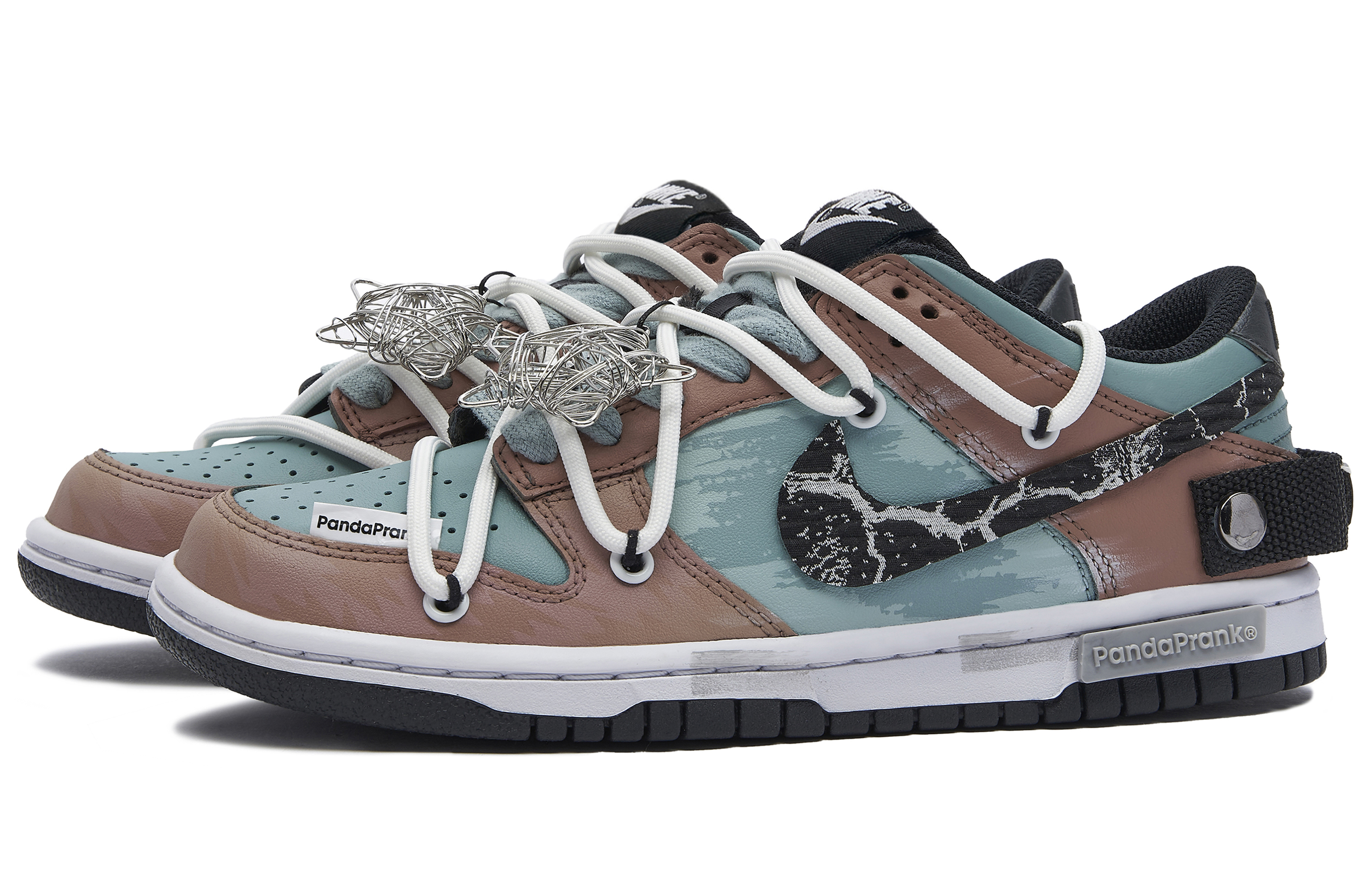 Shop カスタムシューズ] ナイキ ダンク ロー 'パンダ プランク - 宇宙探査' DV0831-002-481112 DV0831-002-481112