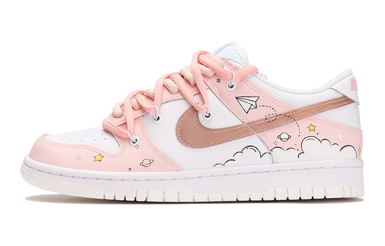 Buy [Kasut Tersuai] Nike Dunk Low 'Kapal Kertas Bintang' DH9765-100(TeamThree-女款纸飞机粉白)