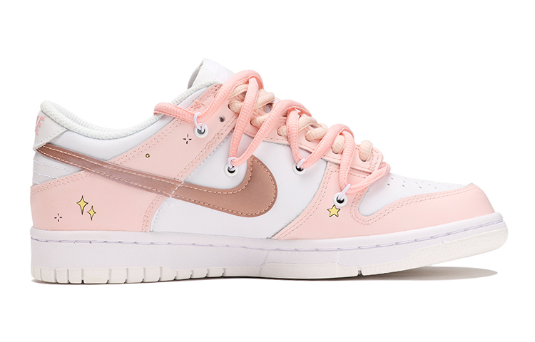 Order [Kasut Tersuai] Nike Dunk Low 'Kapal Kertas Bintang' DH9765-100(TeamThree-女款纸飞机粉白)