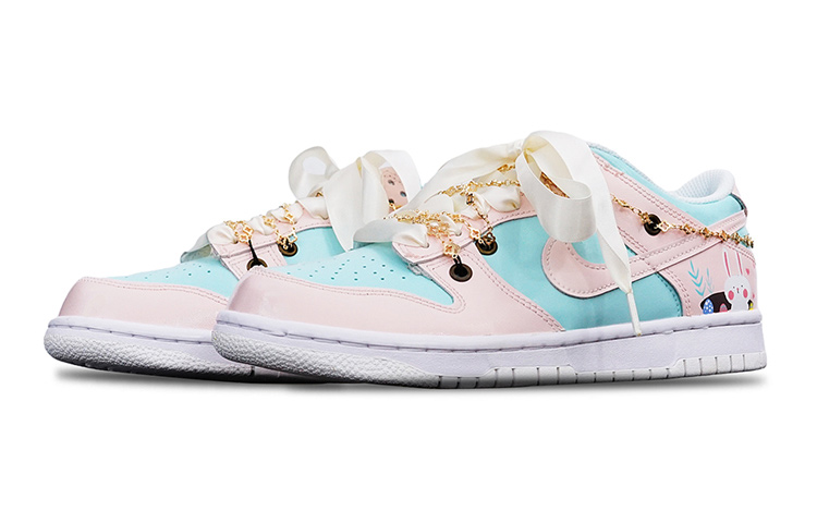 Shop 나이키 덩크 로우 '핑크 버니'(커스텀) DH9765-100(Teamone-女款粉红兔子)