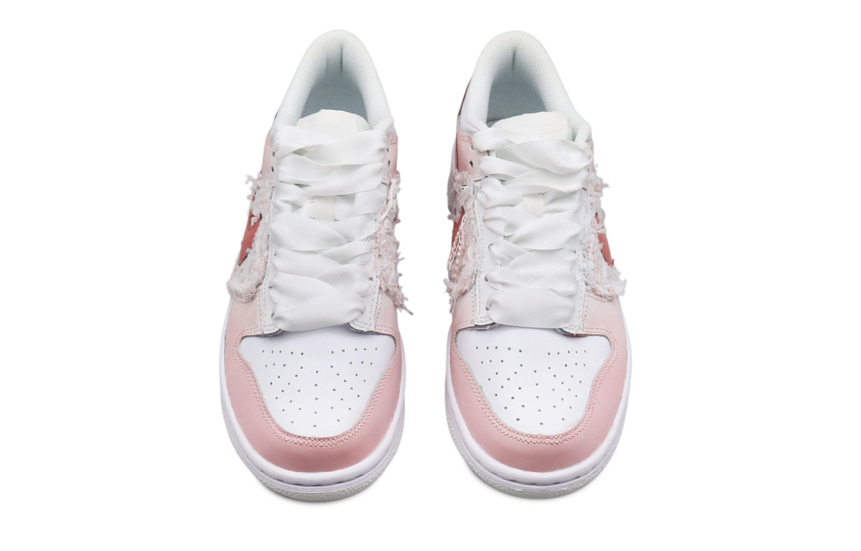 Shop 【訂製球鞋】 Nike Dunk 低筒 粉蝴蝶 氣質女孩 輕奢簡約 縫紉工藝 漸變色 絲綢鞋帶 低筒 板鞋 GS 淡粉色