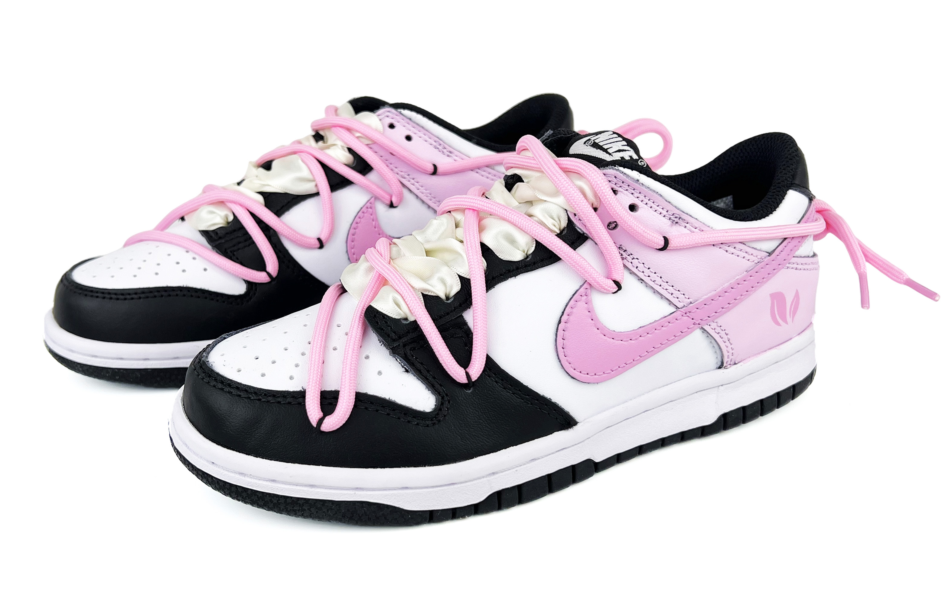 Lookbook 나이키 덩크 로우 '핑크 팬더' (커스텀) CW1590-100(Team45-樱花粉熊猫)