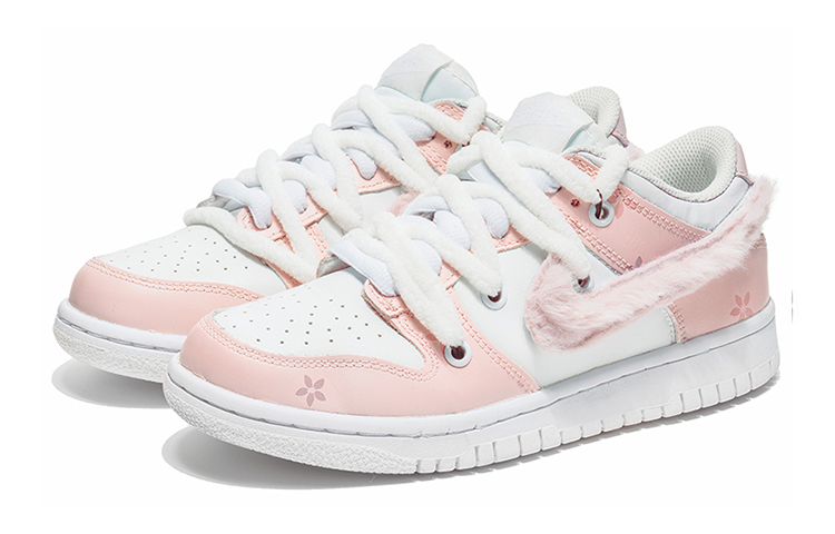 Lookbook 【定制球鞋】Nike Dunk Low 野鶴製造 解構雙鞋帶 小狐狸 毛絨鉤子 櫻花 禮盒 低幫 板鞋 GS 粉白