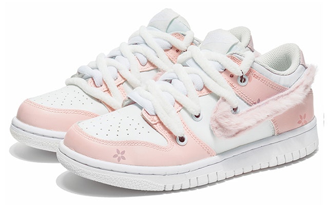 【定制球鞋】Nike Dunk Low 野鶴製造 解構雙鞋帶 小狐狸 毛絨鉤子 櫻花 禮盒 低幫 板鞋 GS 粉白 Lookbook 【定制球鞋】Nike Dunk Low 野鶴製造 解構雙鞋帶 小狐狸 毛絨鉤子 櫻花 禮盒 低幫 板鞋 GS 粉白