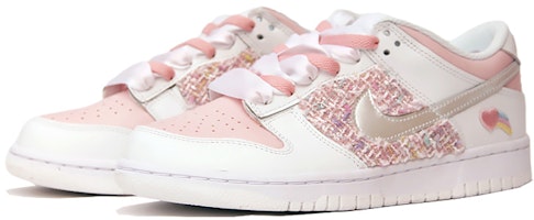나이키 덩크 로우 "핑크 실버 샤넬 패치워크" (Nike Dunk Low "Pink Silver Chanel Patchwork") DH9765-100(TeamJ-女款喷绘拼贴粉白) Lookbook 나이키 덩크 로우 "핑크 실버 샤넬 패치워크" (Nike Dunk Low "Pink Silver Chanel Patchwork") DH9765-100(TeamJ-女款喷绘拼贴粉白)