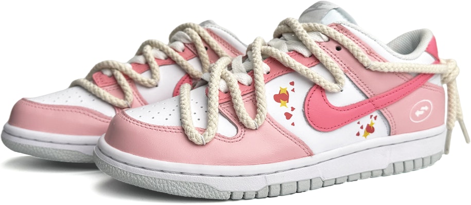 【定制鞋款】耐克Dunk Low '粉白甜心解构版' DH9765-102(Team87-反转甜心女款粉白) Lookbook 【定制鞋款】耐克Dunk Low '粉白甜心解构版' DH9765-102(Team87-反转甜心女款粉白)