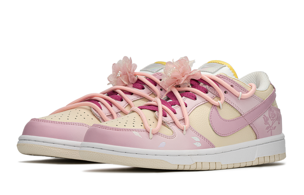 Shop [Sepatu Custom] Nike Dunk Low 'Playful Rose - Gading Merah Muda' FJ7707-131(TeamA-俏皮玫瑰)