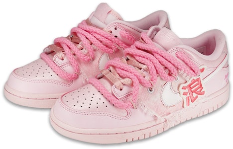 【定制球鞋】 Nike Dunk Low Prism Pink 聖誕節主題 粉色 愛心 甜酷辣妹牛仔 休閒 低幫 板鞋 GS 櫻花粉 Lookbook 【定制球鞋】 Nike Dunk Low Prism Pink 聖誕節主題 粉色 愛心 甜酷辣妹牛仔 休閒 低幫 板鞋 GS 櫻花粉