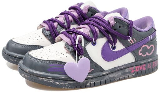 【訂製球鞋】Nike Dunk Low 字體 愛心掛鏈 復古 做舊 解構風 低幫 板鞋 GS 紫白灰 Shop 【訂製球鞋】Nike Dunk Low 字體 愛心掛鏈 復古 做舊 解構風 低幫 板鞋 GS 紫白灰