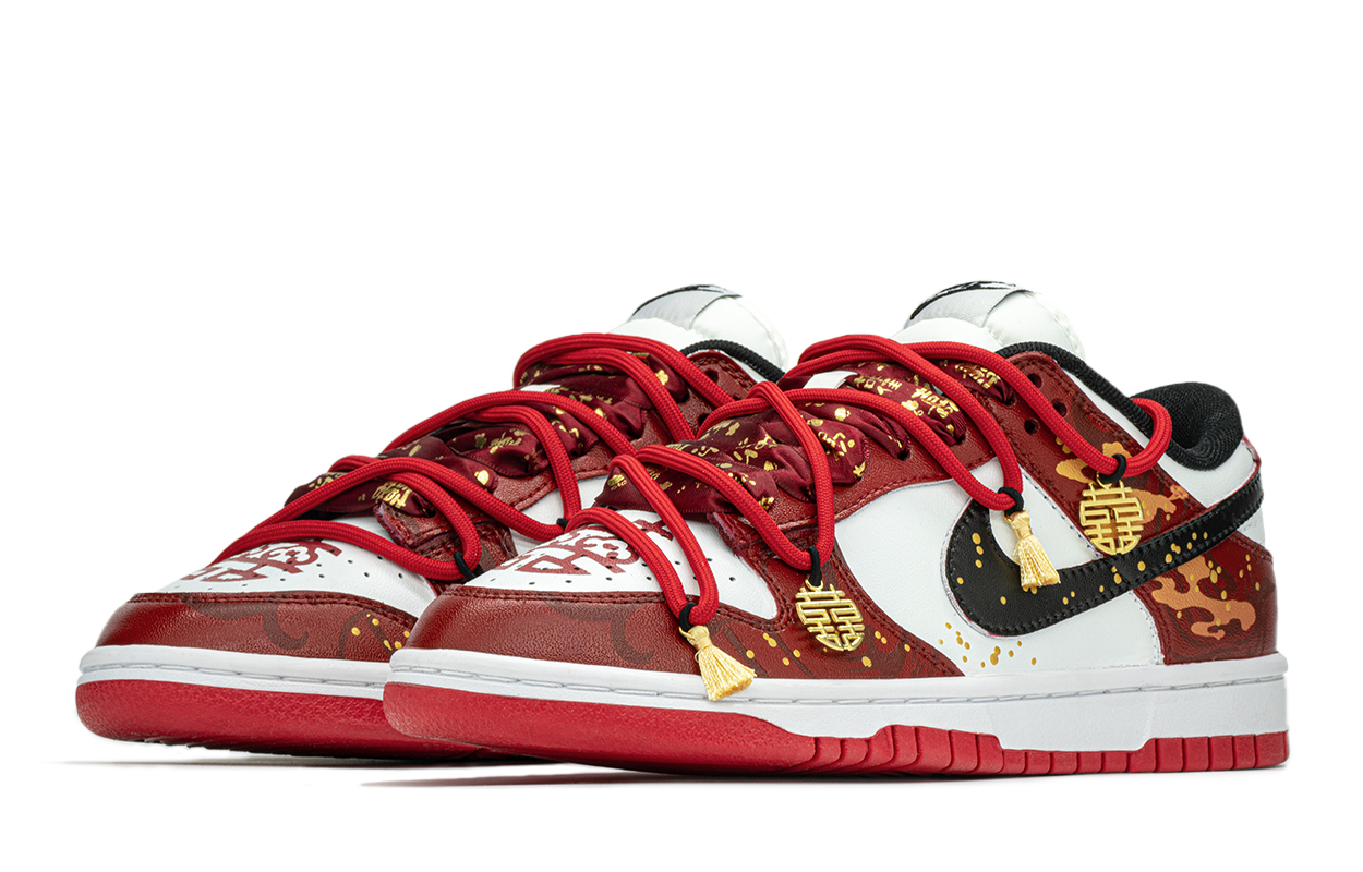 Shop Sepatu Kustom - Nike Dunk Low 'Merah Hitam Wedding' FD9762-061(TeamA-欢囍)