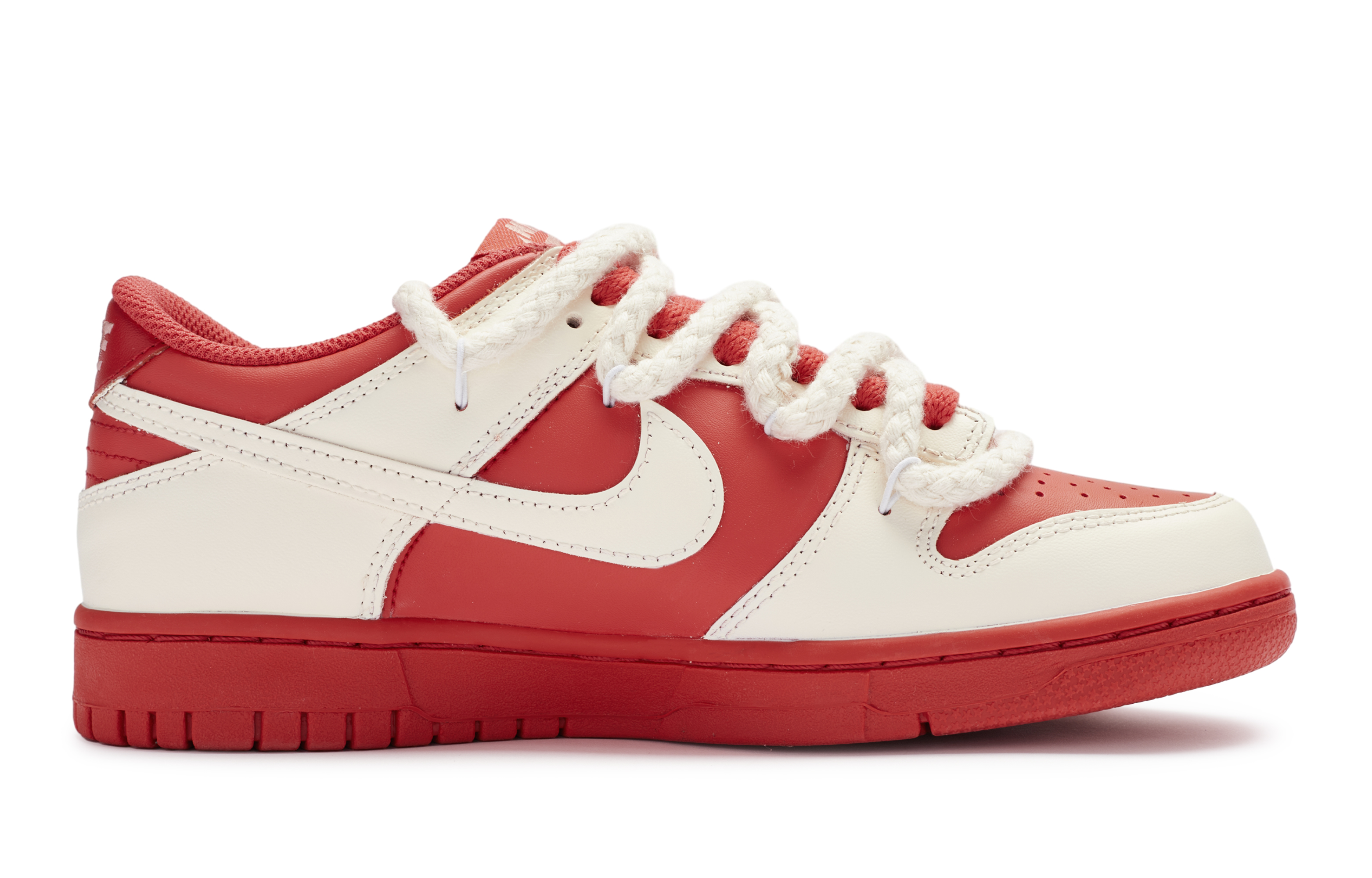 Shop カスタム ダンクLow "レッサーパンダ" DH9765-601-484986