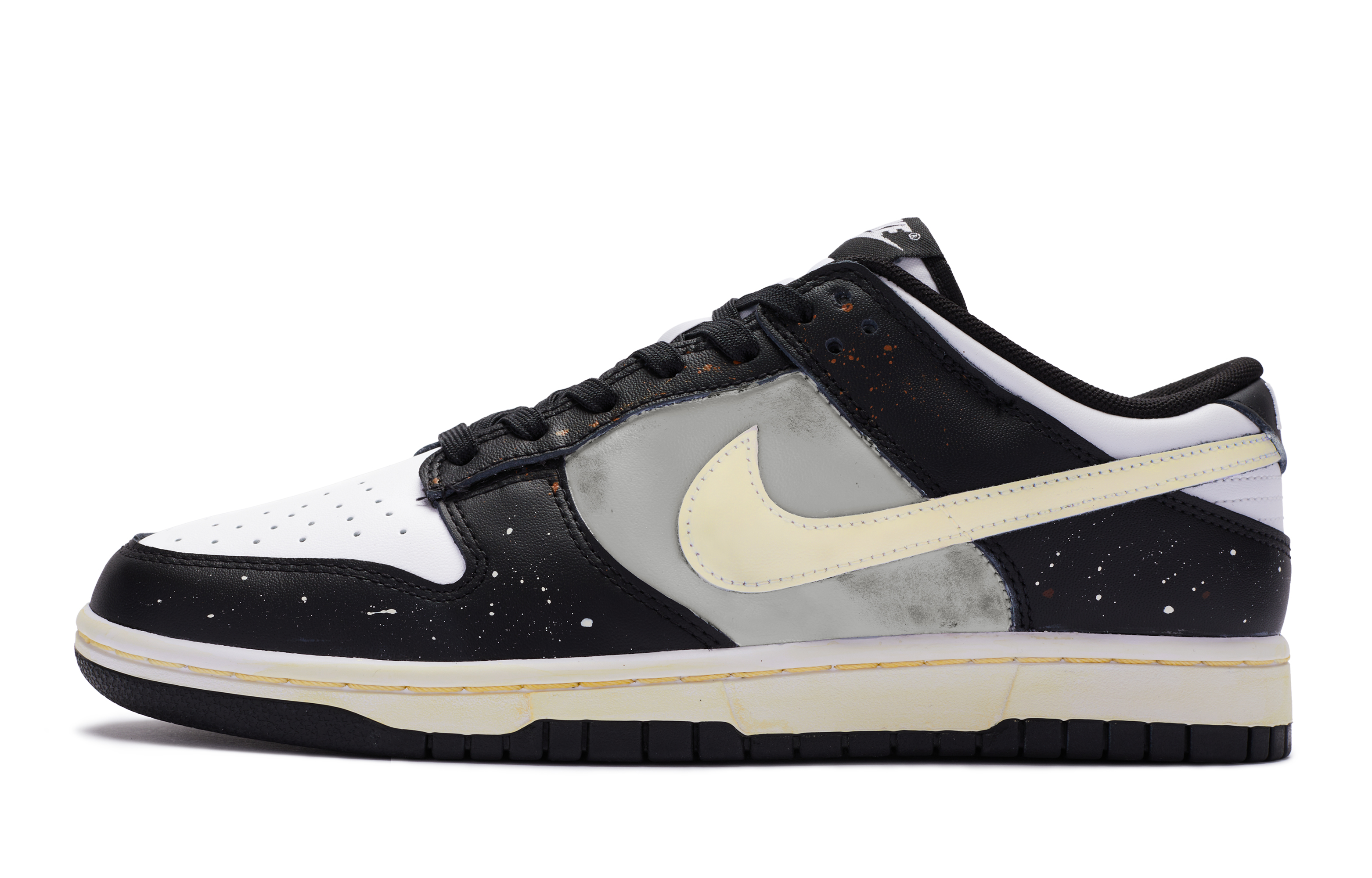 Buy [Nike Kustom] Dunk Low 'Renaissance Hitam Putih Abu-abu' CW1590-100(TeamR-女款油画春)