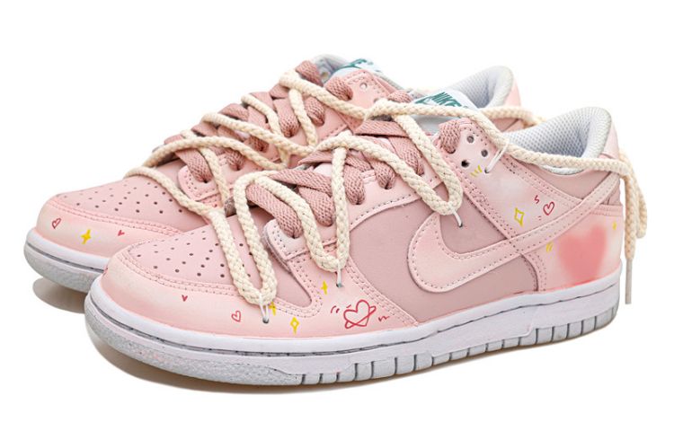 Lookbook [Zapatillas Personalizadas] Nike Dunk Low 'Rosa Romántico' FD1232-002(Team拾玖-粉色浪漫女S-BOX）