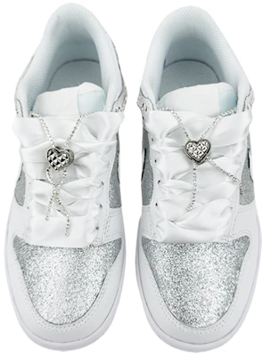 【定製球鞋】Nike Dunk Low 情侶 滿天星 婚紗 愛心 鍊條 低幫 板鞋 GS 銀白 Shop 【定製球鞋】Nike Dunk Low 情侶 滿天星 婚紗 愛心 鍊條 低幫 板鞋 GS 銀白