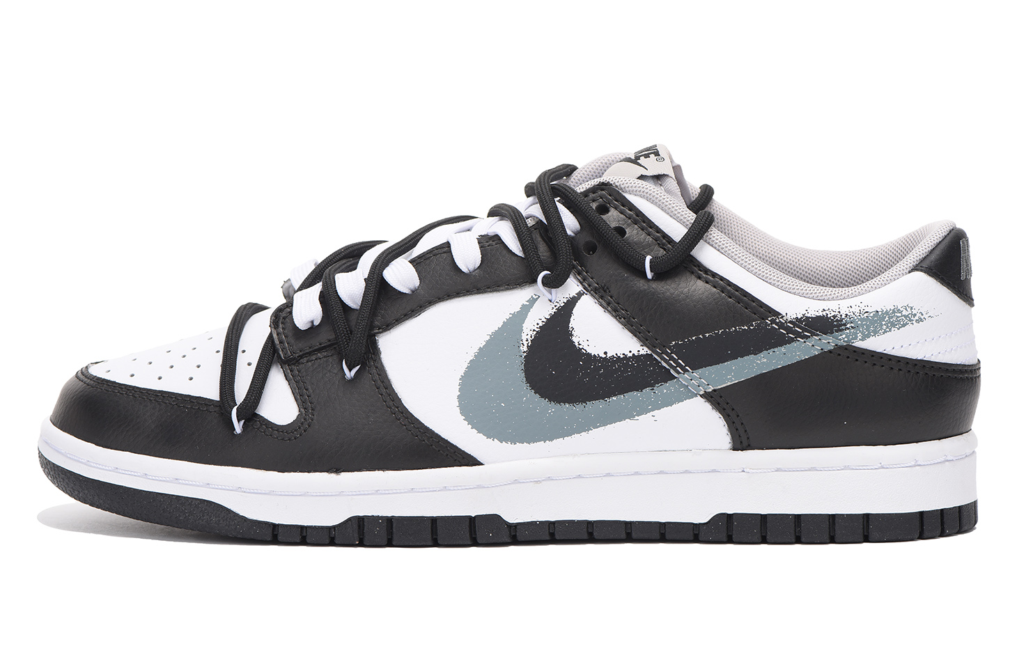 Buy 【客製化球鞋】Nike Dunk Low 解構 笑臉 高街 低筒 滑板鞋 男款 黑白色