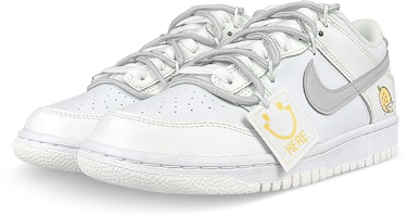 【カスタムシューズ】ナイキ ダンク ロー 'スマイリードリアン ホワイトグレーイエロー' DH9765-100(Team47-女榴莲解) Lookbook 【カスタムシューズ】ナイキ ダンク ロー 'スマイリードリアン ホワイトグレーイエロー' DH9765-100(Team47-女榴莲解)