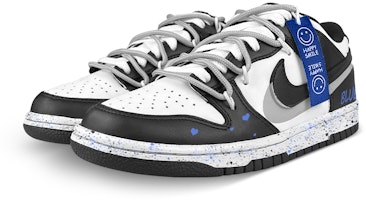 나이키 덩크 로우 '스마일리 판다 디컨스트럭티드' CW1590-100(Team47-女款对折笑脸蓝) Lookbook 나이키 덩크 로우 '스마일리 판다 디컨스트럭티드' CW1590-100(Team47-女款对折笑脸蓝)