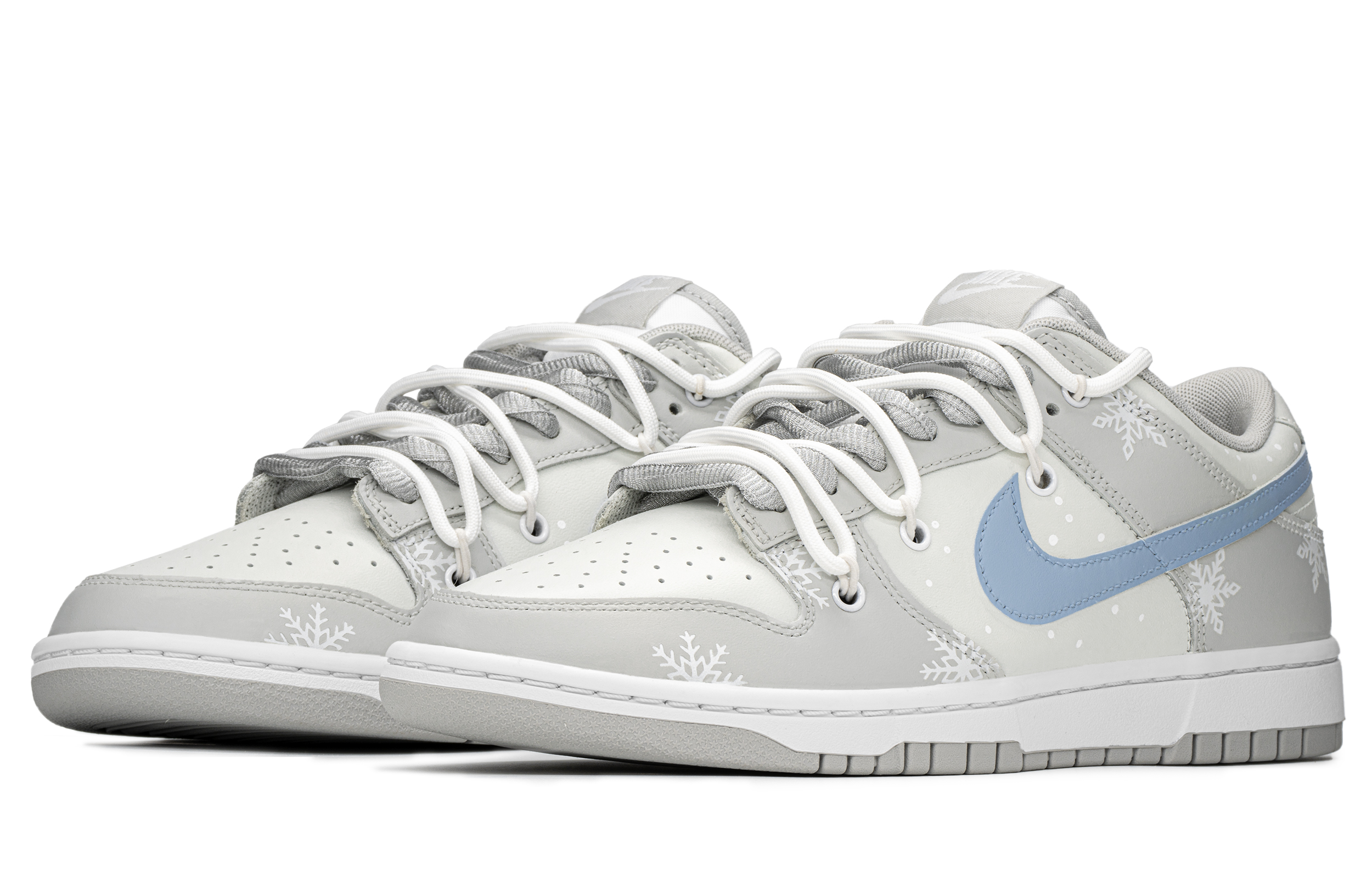 Shop 나이키 덩크 로우 '스노우플레이크 크리스마스' (커스텀) DD1391-103(TeamA-雪花)