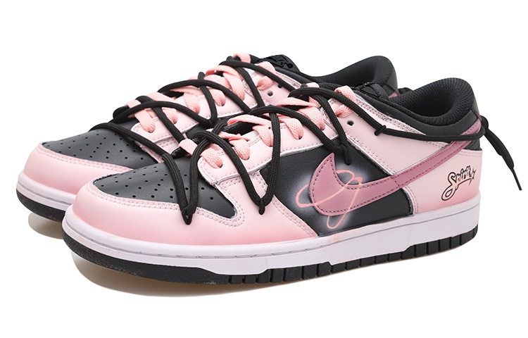 Lookbook [Kasut Custom] Nike Dunk Low 'Gradient Hitam Merah Jambu' CW1590-100(Team拾玖-甜酷星环S-BOX)