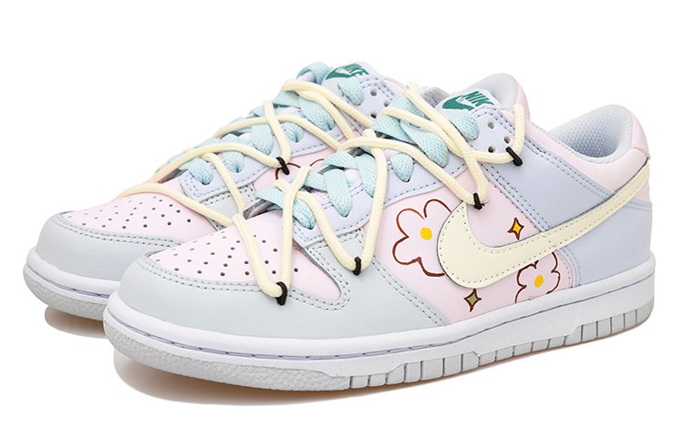 Lookbook [カスタムシューズ] ナイキ ダンクロー 'スイートフローラル ハンドペイント クリーム デコンストラクト レース ブルー' FD1232-002(Team拾玖-粉红小花S-BOX)